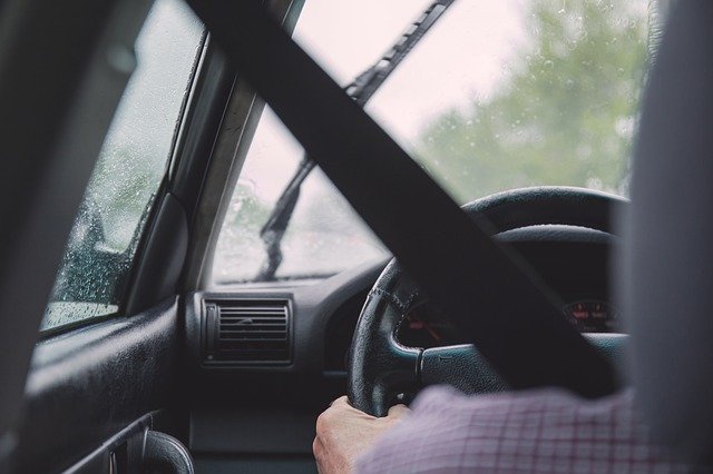 Δίπλωμα οδήγησης – Στο τιμόνι οι 17αρηδες – Όλες οι αλλαγές στα μαθήματα και στις εξετάσεις