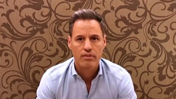 Ο… αρνητής Γρηγόρης Πετράκος θα τραγουδά μόνο για εμβολιασμένους – «Είμαι υποχρεωμένος να το δεχτώ»