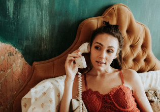 Ροζ τηλέφωνα – Δεν θα πιστέψετε πώς ξεκίνησε αυτός ο… ιδιαίτερος κλάδος