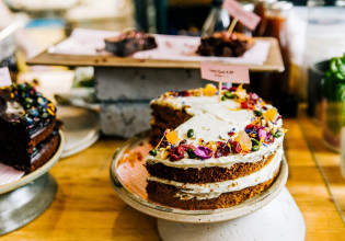 Σε αυτό το Insta προφίλ, η τούρτα είναι ο βασιλιάς