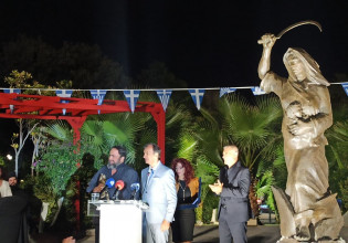 Τελετή αποκαλυπτηρίων του αγάλματος της «Ηρωίδας Μανιάτισσας» από τον Δήμο Πειραιά