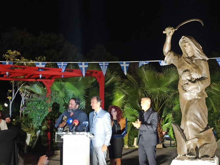 Τελετή αποκαλυπτηρίων του αγάλματος της «Ηρωίδας Μανιάτισσας» από τον Δήμο Πειραιά