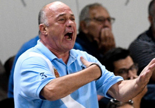 Ξέφυγε ο Μπέος – «Θα σας κάνω μαύρους στο ξύλο» – Σκηνές ροκ στο δημαρχείο Βόλου