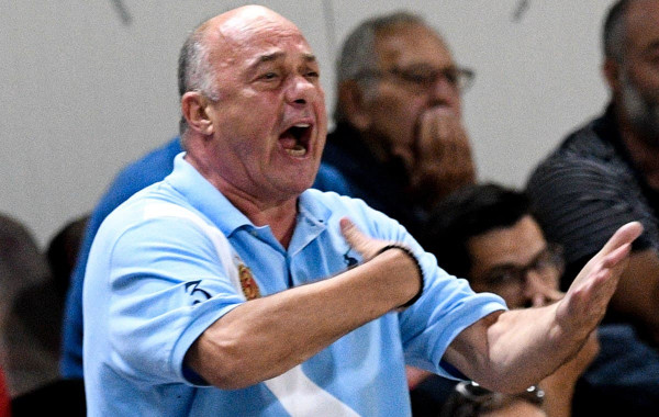 Ξέφυγε ο Μπέος – «Θα σας κάνω μαύρους στο ξύλο» – Σκηνές ροκ στο δημαρχείο Βόλου