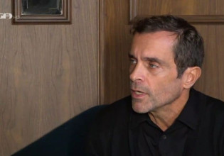 Κωνσταντίνος Μαρκουλάκης – «Με τη συγκεκριμένη γυναίκα που είμαι θα ήταν μεγάλη μου χαρά να βιώσω ξανά την πατρότητα»