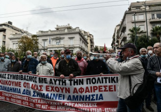 Πορεία συνταξιούχων για το ασφαλιστικό στο κέντρο της Αθήνας