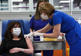 Κοροναϊός – Εμβόλιο – Την τρίτη δόση θα κάνει αύριο η Κατερίνα Σακελλαροπούλου