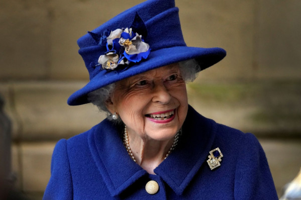 Βασίλισσα Ελισάβετ – Τους «τρέλανε» όλους – Νιώθει πολύ νέα στην καρδιά για να παραλάβει το βραβείο «Oldie of the Year»