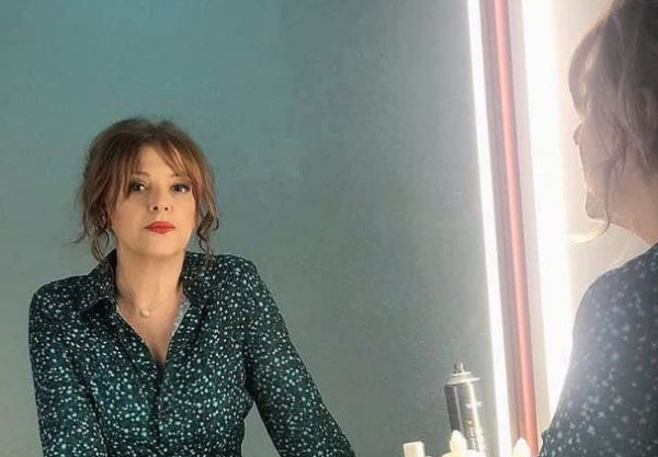 Ελένη Ράντου – Αγνώριστη σε ένα από τα πρώτα εξώφυλλα της καριέρας της