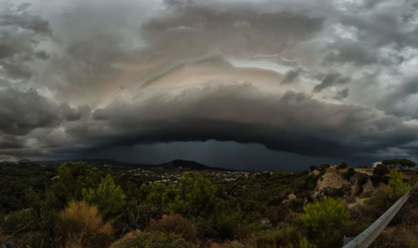 Ρόδος – Το εντυπωσιακό shelf cloud που σκέπασε τον ουρανό