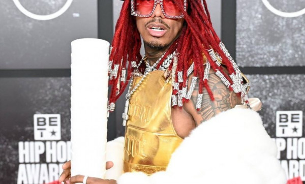 Ο Νικ Κάνον στα 2021 BET Hip Hop Awards