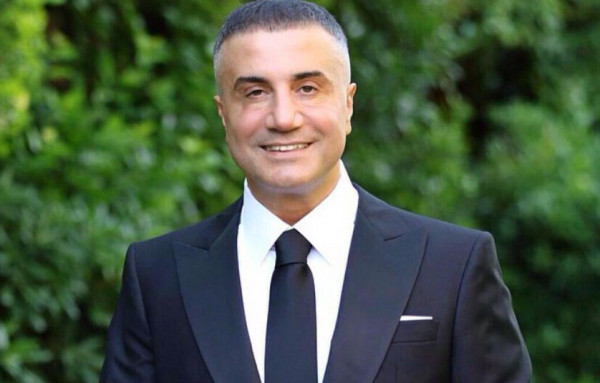 Σεντάτ Πέκερ – Ο Τούρκος αρχιμαφιόζος απειλεί να «κάψει» κι άλλους πολιτικούς με ροζ βίντεο μετά τον Ερσάν Σανέρ