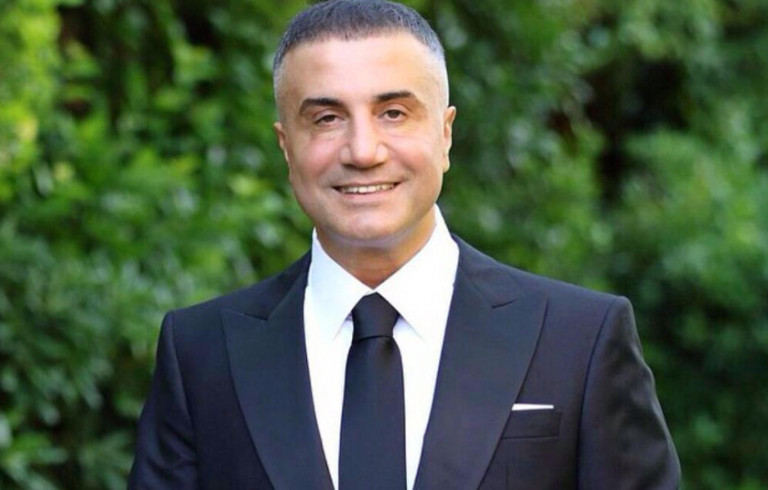 Σεντάτ Πέκερ – Ο Τούρκος αρχιμαφιόζος απειλεί να «κάψει» κι άλλους πολιτικούς με ροζ βίντεο μετά τον Ερσάν Σανέρ