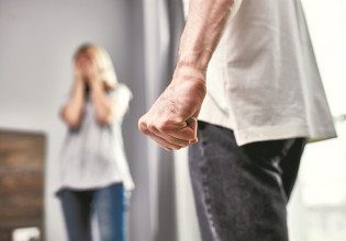 Διαδικτυακό συνέδριο για τους τρόπους αντιμετώπισης περιστατικών ενδοοικογενειακής βίας
