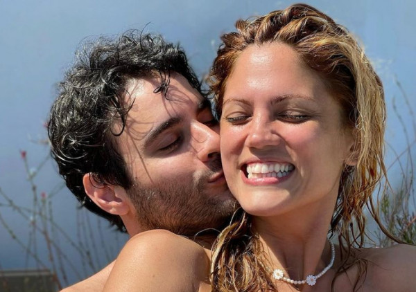 Μαίρη Συνατσάκη – Η απάντησή της στα επικριτικά σχόλια για τη διαφορά ηλικίας που έχει με τον Ίαν Στρατή