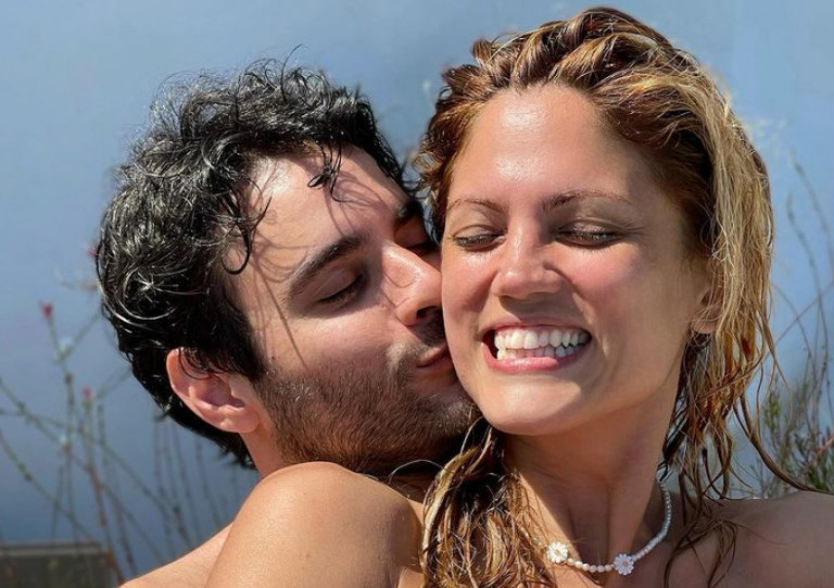 Μαίρη Συνατσάκη – Η απάντησή της στα επικριτικά σχόλια για τη διαφορά ηλικίας που έχει με τον Ίαν Στρατή