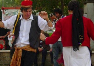 Ο νομπελίστας Φυσικής εκθειάζει την ελληνική παράδοση – Χορεύει συρτάκι γιατί του… ξυπνά το πάθος