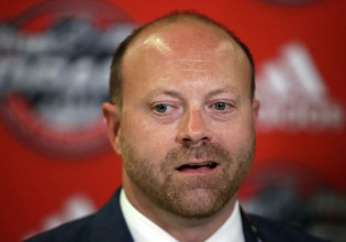 Σκάνδαλο – Προπονητής έκανε στοματικό σε παίκτη – Τον απείλησε, αυνανίστηκε και τώρα τρέχει