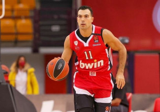 Κώστας Σλούκας – Η πρώτη φωτογραφία με την νεογέννητη κόρη του