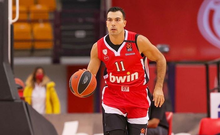 Κώστας Σλούκας – Η πρώτη φωτογραφία με την νεογέννητη κόρη του