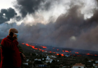 Ισπανία – Συγκλονίζουν οι κάτοικοι της Λα Πάλμα – «Ζούμε με το φόβο – Προσευχόμαστε να σταματήσει η έκρηξη»