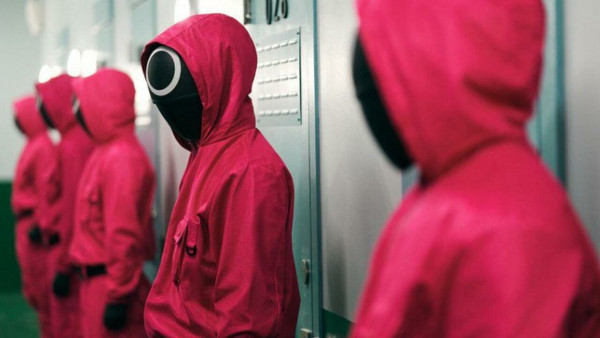 Squid Game – Το Άμπου Ντάμπι «ζωντανεύει» το Παιχνίδι του Καλαμαριού (εννοείται χωρίς τους φόνους και τις αιματοχυσίες}