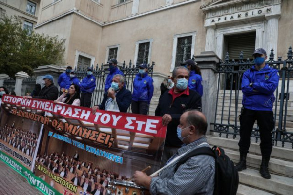 Τους επόμενους μήνες η απόφαση για τον υποχρεωτικό εμβολιασμό και τα self test