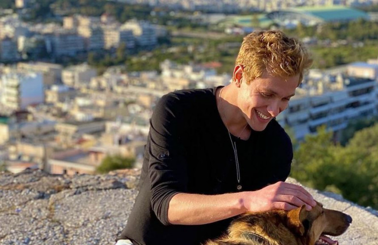 Έντουαρντ Στεργίου – Ο «ξανθός άγγελος» δεν είναι πια εργένης