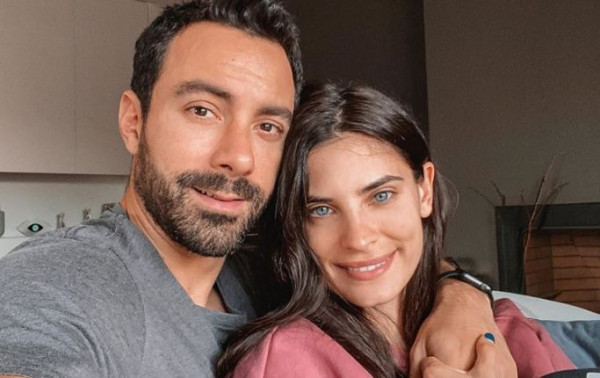 Σάκης Τανιμανίδης και Χριστίνα Μπόμπα – Βόλτα στο Κολωνάκι με τις κόρες τους