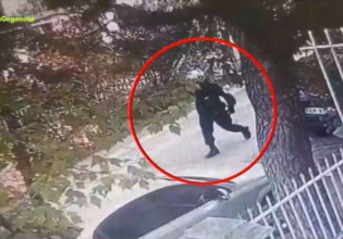 Νέα Ερυθραία – Σε απόγνωση η μητέρα του 40χρονου «Σαμουράι» – «Κλαίω για τον αδικοχαμένο εργάτη και για τον γιο μου»