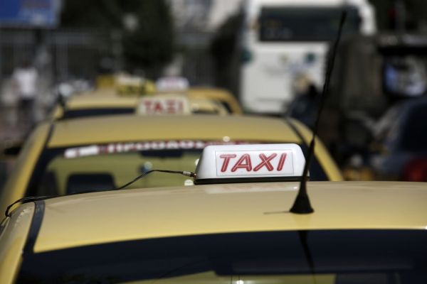 Απίστευτη καταγγελία - Οδηγός ταξί ζήτησε 35 ευρώ για μια διαδρομή πέντε λεπτών
