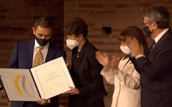 Κοροναϊός – Μετά την άνοιξη του 2022 η επιστροφή στην κανονικότητα, λένε οι επιστήμονες που ανέπτυξαν πρώτοι το εμβόλιο