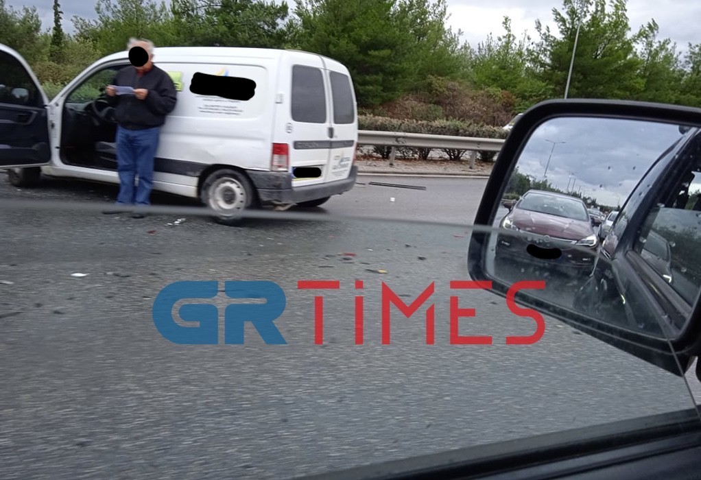 Θεσσαλονίκη - Συγκρούσεις οχημάτων, τραυματισμοί και μποτιλιάρισμα στην περιφερειακή οδό