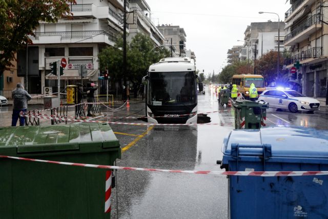 Θεσσαλονίκη – Κλειστή η Εθνικής Αντιστάσεως που «κατάπιε» το λεωφορείο – Πόσο καιρό χρειάζεται για να επιδιορθωθεί ο δρόμος