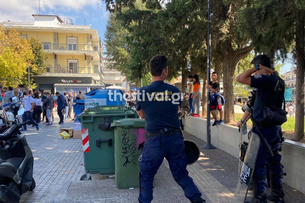 Θεσσαλονίκη – Ακροδεξιοί επιτέθηκαν και τραυμάτισαν μέλη της ΚΝΕ