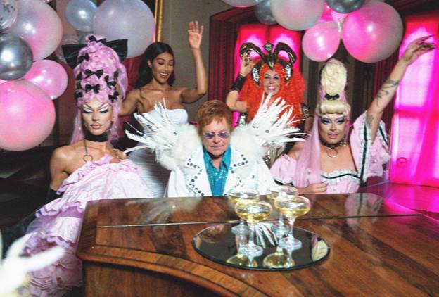 Duran Duran – Νέο κλιπ με πρωταγωνιστές τους Έλτον Τζον, Lady Gaga, Ντόλι Πάρτον και τον πράκτορα 007 