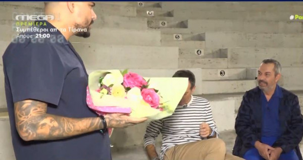 Η επική φάρσα στον Χατζηπαναγιώτη – Πώς αντέδρασε όταν ο Τίμος εμφανίστηκε με ανθοδέσμη για τη Δανάη