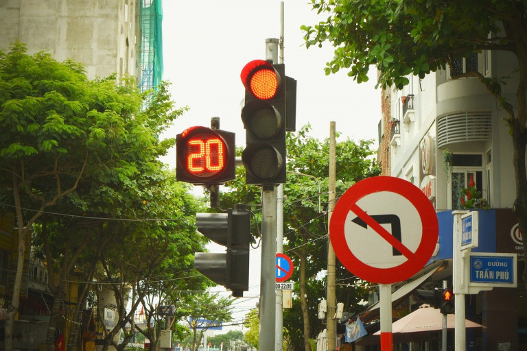 Google – Τεχνητή νοημοσύνη για τους φωτεινούς σηματοδότες μειώνει τη ρύπανση