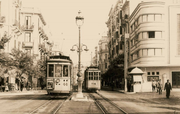 Τραμ – Πώς και πότε ξεκίνησε να κυκλοφορεί στην Αθήνα το τραμ