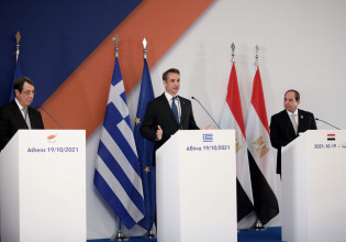 Τριμερής Σύνοδος – Υπογράφηκε μνημόνιο κατανόησης ανάμεσα σε Ελλάδα, Κύπρο και Αίγυπτο για τα θέματα Διασποράς