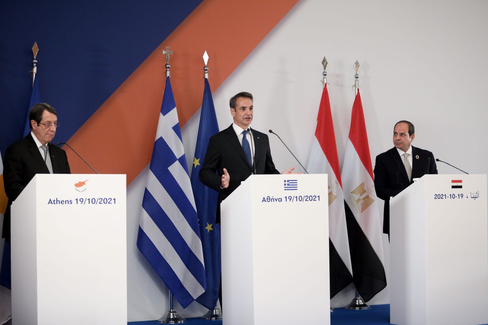 Τριμερής Σύνοδος - Υπογράφηκε μνημόνιο κατανόησης ανάμεσα σε Ελλάδα, Κύπρο και Αίγυπτο για τα θέματα Διασποράς