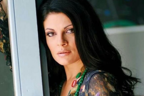 Τάνια Τρύπη – «Στο σπίτι μου δεν μπαίνει τίποτα νεκρό – Μόνο ζωντανά»