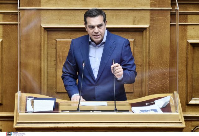 Τσίπρας στη Βουλή – Η κυβέρνηση συμπεριφέρεται σαν να έχει τελειώσει η πανδημία – Χάνουμε 300 ανθρώπους την εβδομάδα