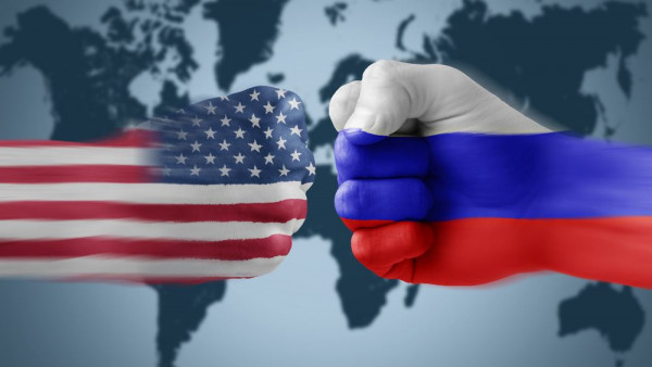 Η Μόσχα κατηγορεί τρεις Αμερικανούς πεζοναύτες για κλοπή και ζητά την άρση της διπλωματικής ασυλίας τους