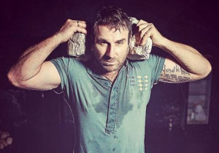 Ηλίας Βαλάσης – Το τροχαίο με το μηχανάκι που λίγο έλειψε να του στοιχίσει τη ζωή