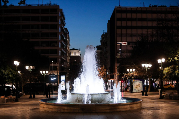 Κοροναϊός – Ανάφλεξη της πανδημίας με έκρηξη κρουσμάτων και νέα πίεση στο ΕΣΥ – «Πονοκέφαλος» η μετάλλαξη Δέλτα+