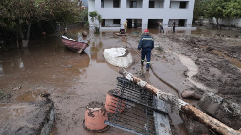 Η κυβέρνηση τα… βάζει με τον Θεό; – Η αγωνία για το εκλογικό διακύβευμα της οικονομίας 