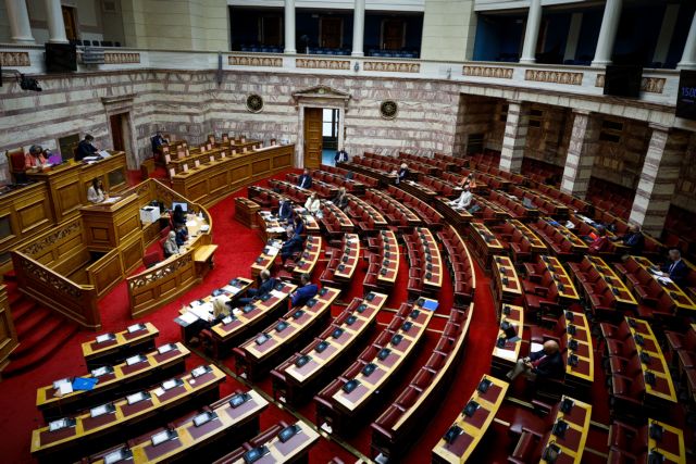 Βουλή – Ψηφίστηκε το νομοσχέδιο για την Κοινωνική Προστασία – Πώς ψήφισαν τα κόμματα
