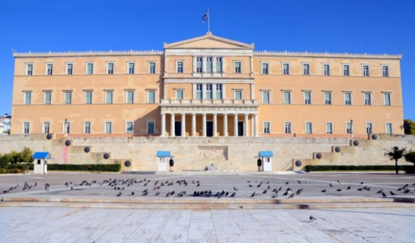 Βουλή – Συναγερμός για το εσωτερικό του κτιρίου – Εντοπίστηκαν 10 ρηγματώσεις