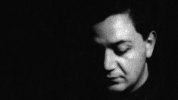 Ενενήντα έξι χρόνια από τη γέννηση του Μάνου Χατζιδάκι – «Αδιαφορώ για την δόξα, με φυλακίζει στα όρια που εκείνη καθορίζει»